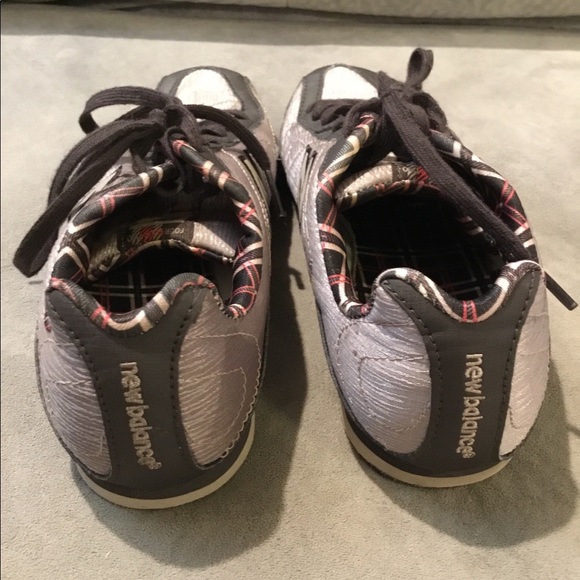New Balance athletic shoes - Picture 3 of 3